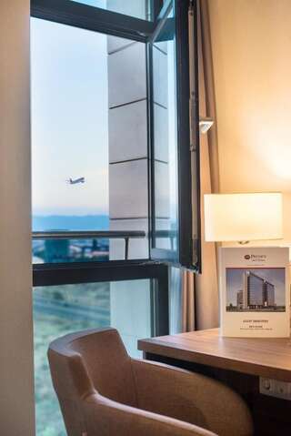 Отель Best Western Premier Sofia Airport Hotel София Номер «Премьер» с кроватью размера «king-size»-4